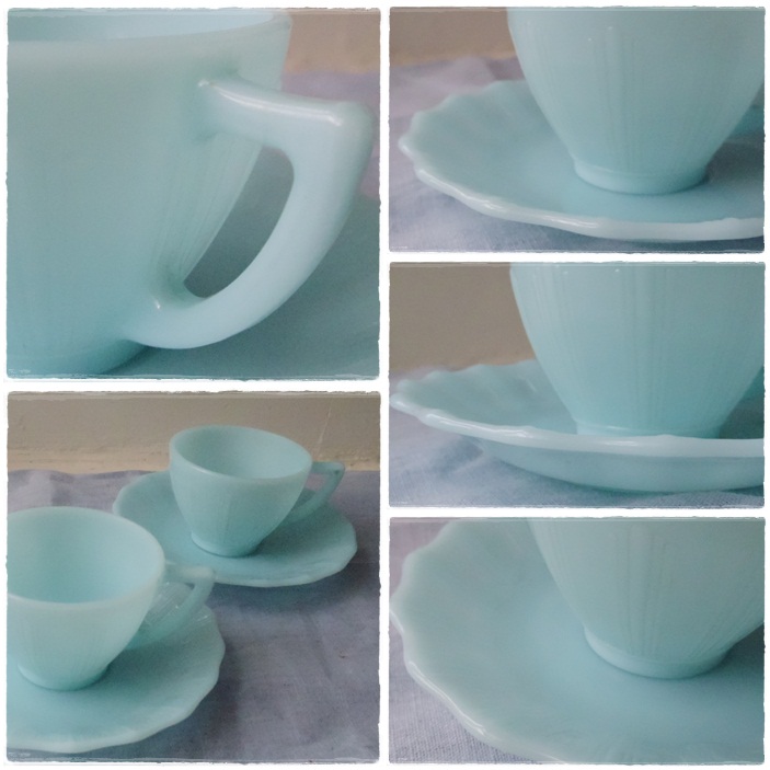 画像: パイレックス☆水色ミルクガラスのカップ＆ソーサー