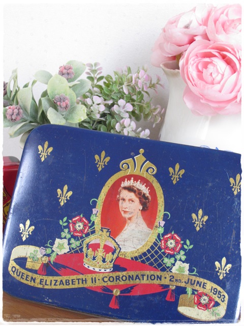 画像1: 1953年エリザベス女王戴冠記念缶（Cadbury社製）