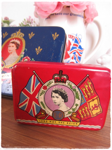 画像1: 1953年エリザベス女王戴冠記念缶（OXO社製）