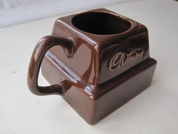 画像: イギリスアンティーク*Cadburyチョコレート型マグカップ