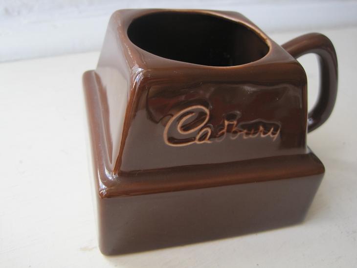 画像: イギリスアンティーク*Cadburyチョコレート型マグカップ