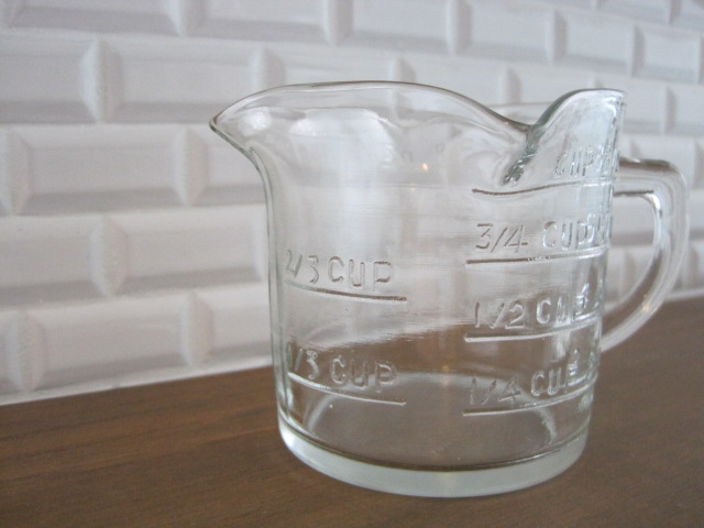 イギリスアンティーク*ガラスのメジャーカップ - April Garden Antiques