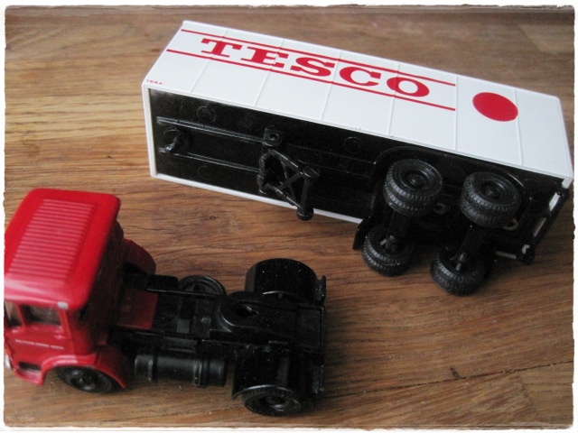 画像: イギリスのミニカー　『TESCO』